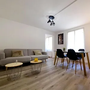 appartement-au-coeur-de-cours-la-ville.hotels-rhonealpes.com/